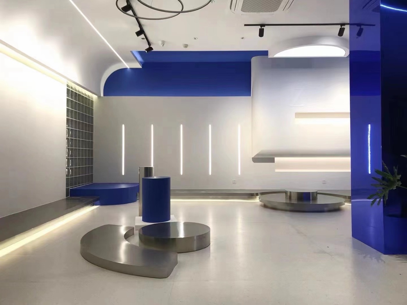 Mirror finish wall panel design 31